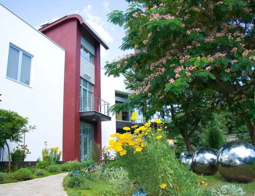 Оренда будинку 385 м², Львівська вул.