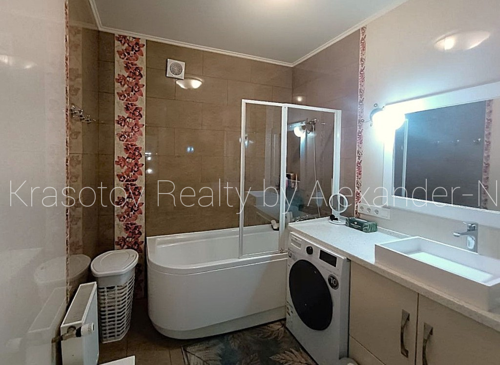 Продажа 3-комнатной квартиры 97 м², Мечникова ул., 2/1
