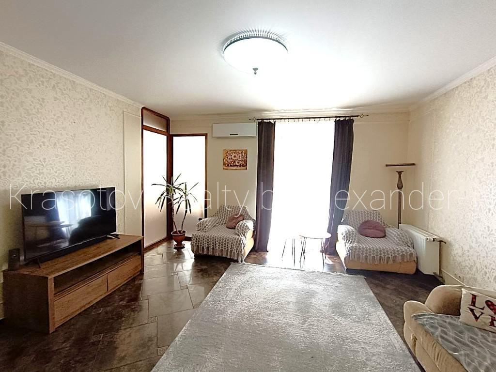 Продажа 3-комнатной квартиры 97 м², Мечникова ул., 2/1