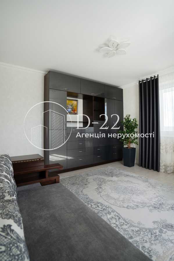 Продажа 3-комнатной квартиры 97 м², Ревуцкого ул., 40