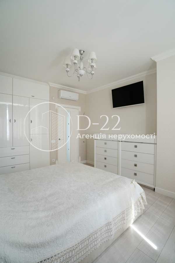 Продажа 3-комнатной квартиры 97 м², Ревуцкого ул., 40