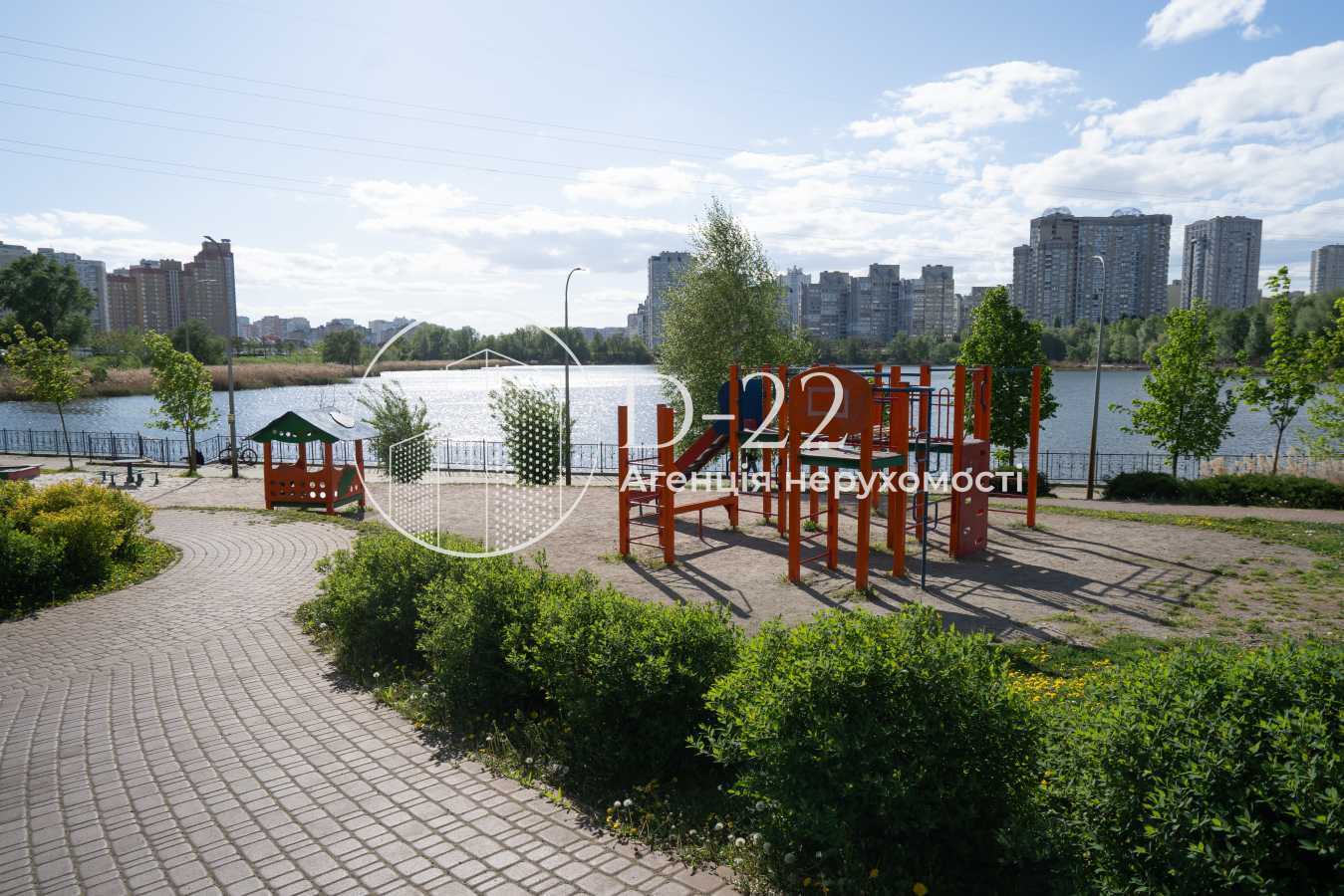 Продажа 3-комнатной квартиры 97 м², Ревуцкого ул., 40