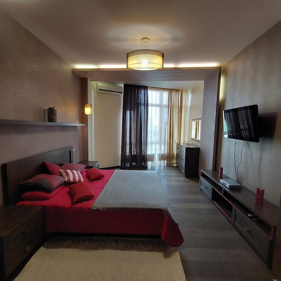Оренда 3-кімнатної квартири 90 м², Дмитрівська вул.