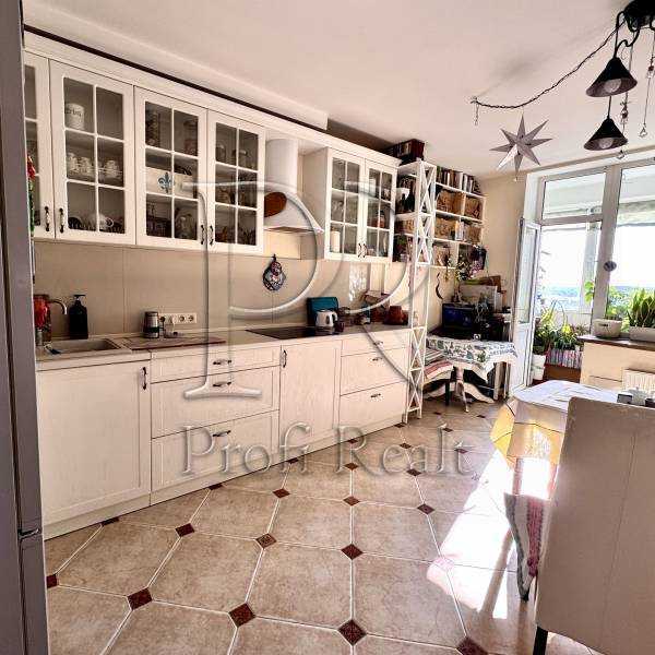 Продажа 2-комнатной квартиры 82 м², Днепровская ул., 26А