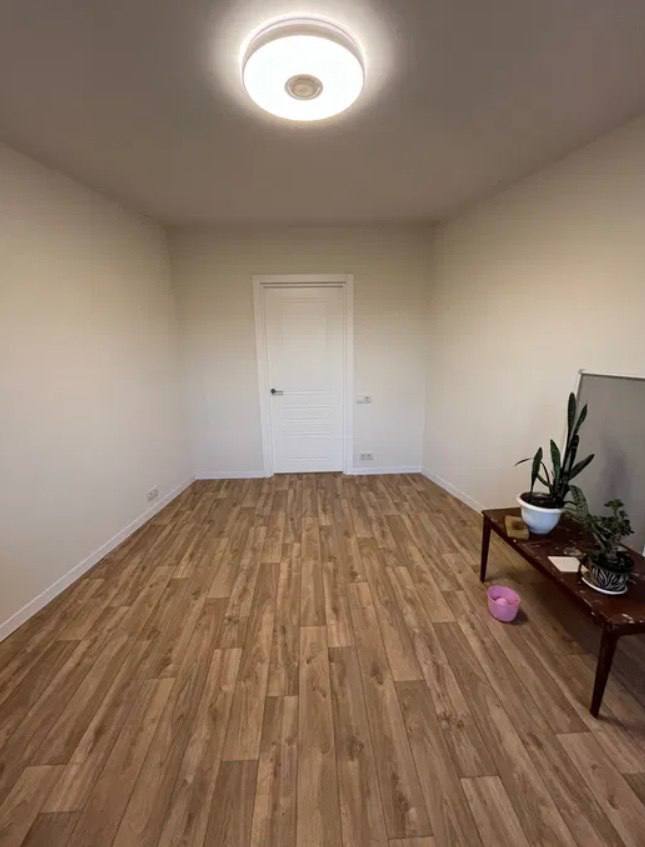 Продаж 1-кімнатної квартири 33.7 м², Харківська вул.