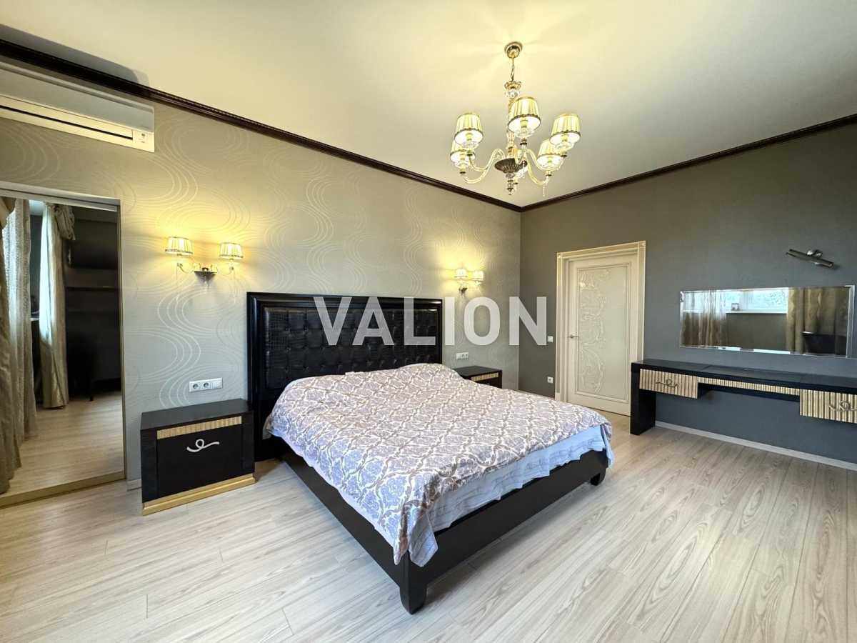Продажа 3-комнатной квартиры 131 м², Соломенская ул., 15А