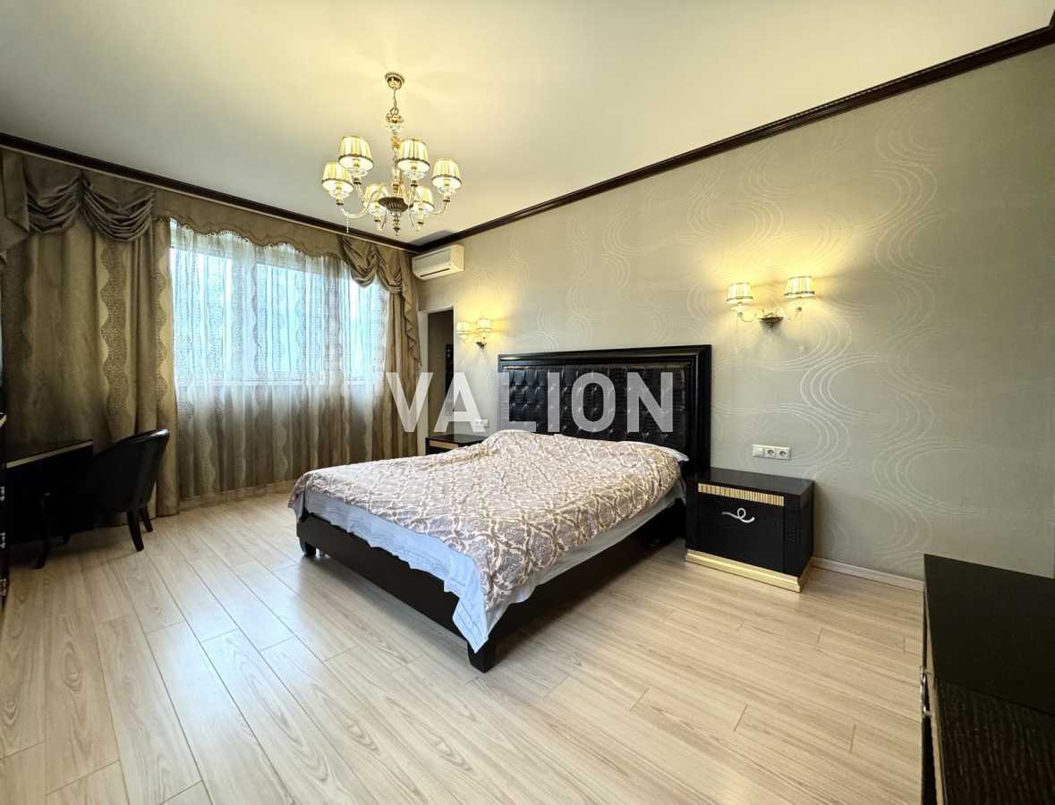 Продажа 3-комнатной квартиры 131 м², Соломенская ул., 15А