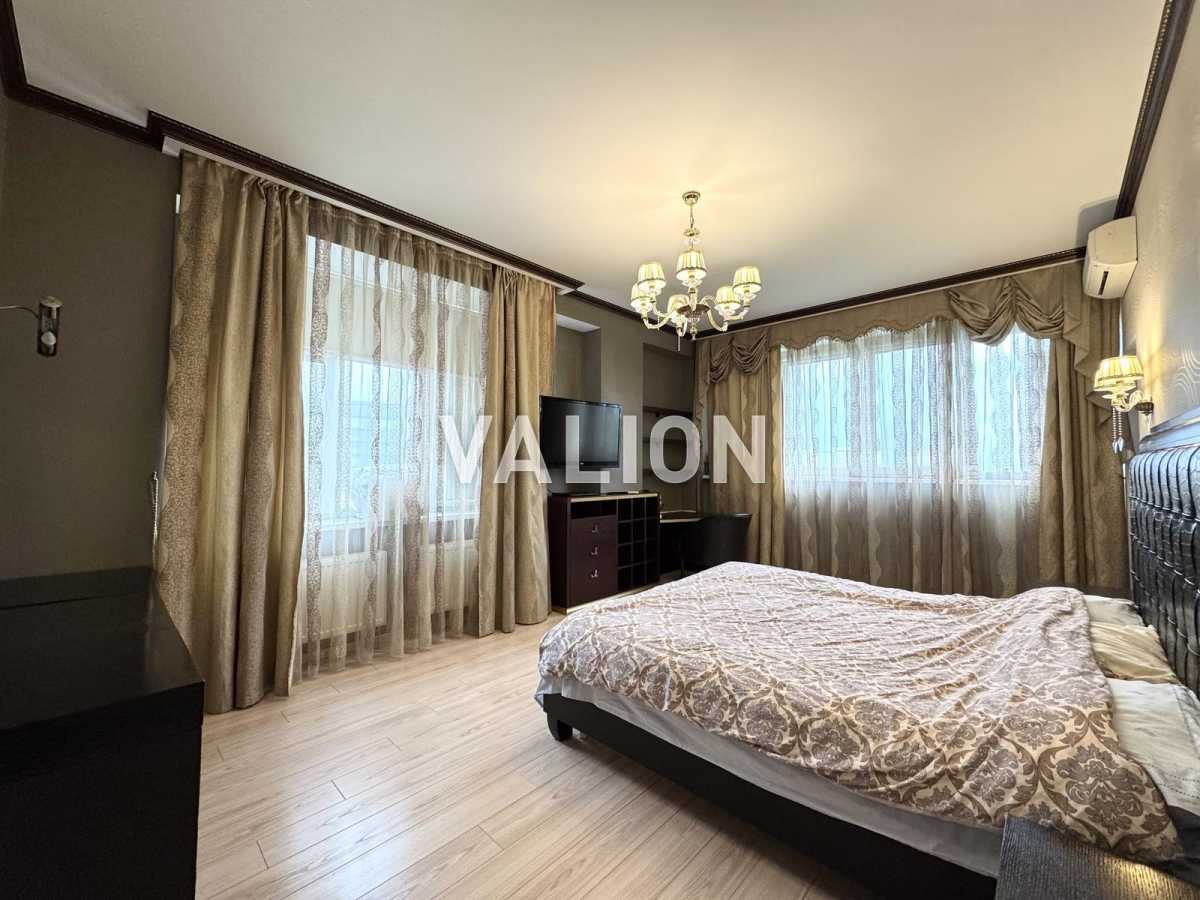 Продажа 3-комнатной квартиры 131 м², Соломенская ул., 15А