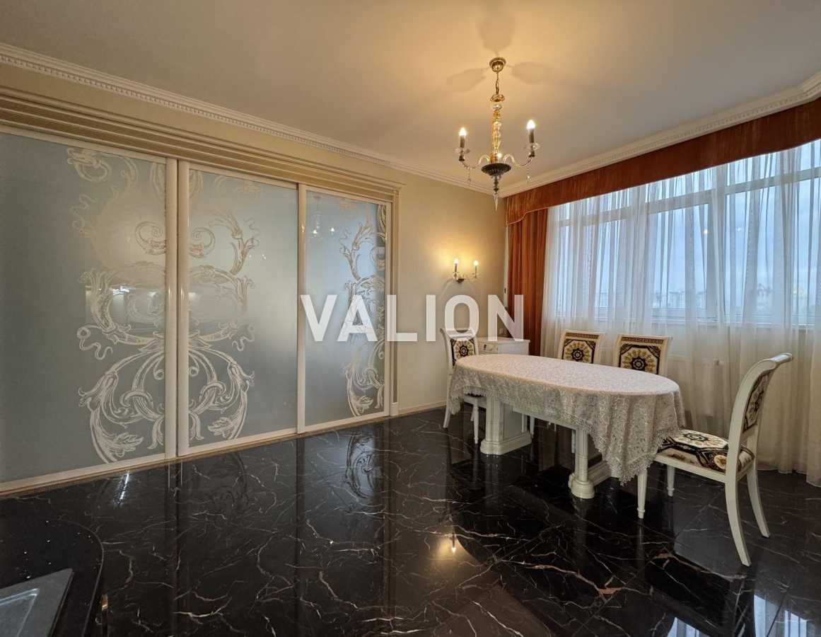 Продажа 3-комнатной квартиры 131 м², Соломенская ул., 15А