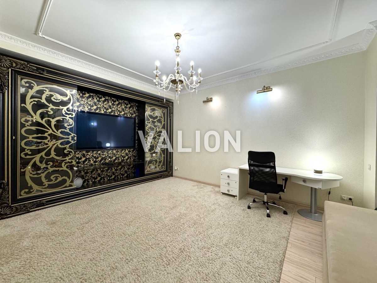 Продажа 3-комнатной квартиры 131 м², Соломенская ул., 15А