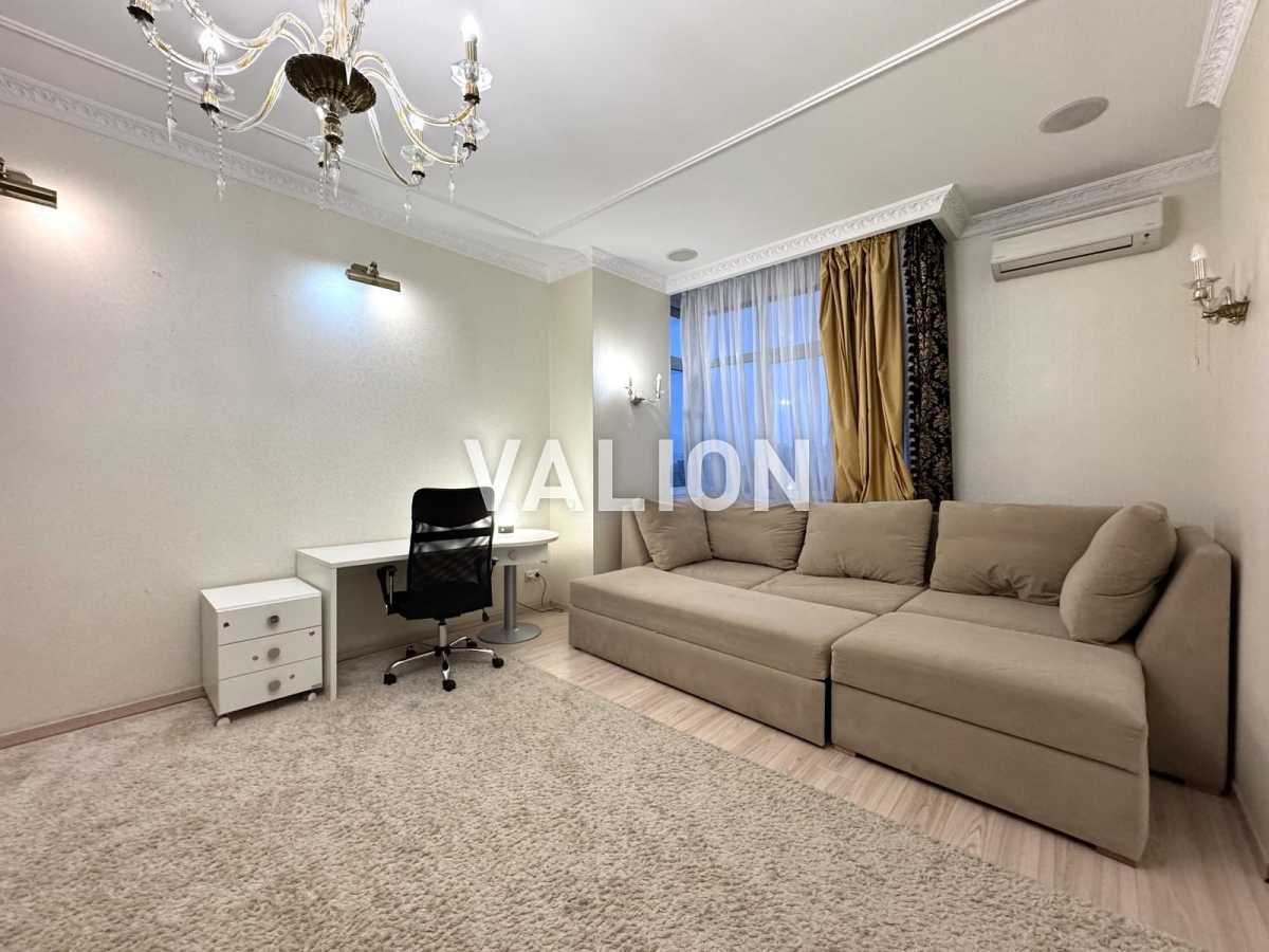 Продажа 3-комнатной квартиры 131 м², Соломенская ул., 15А