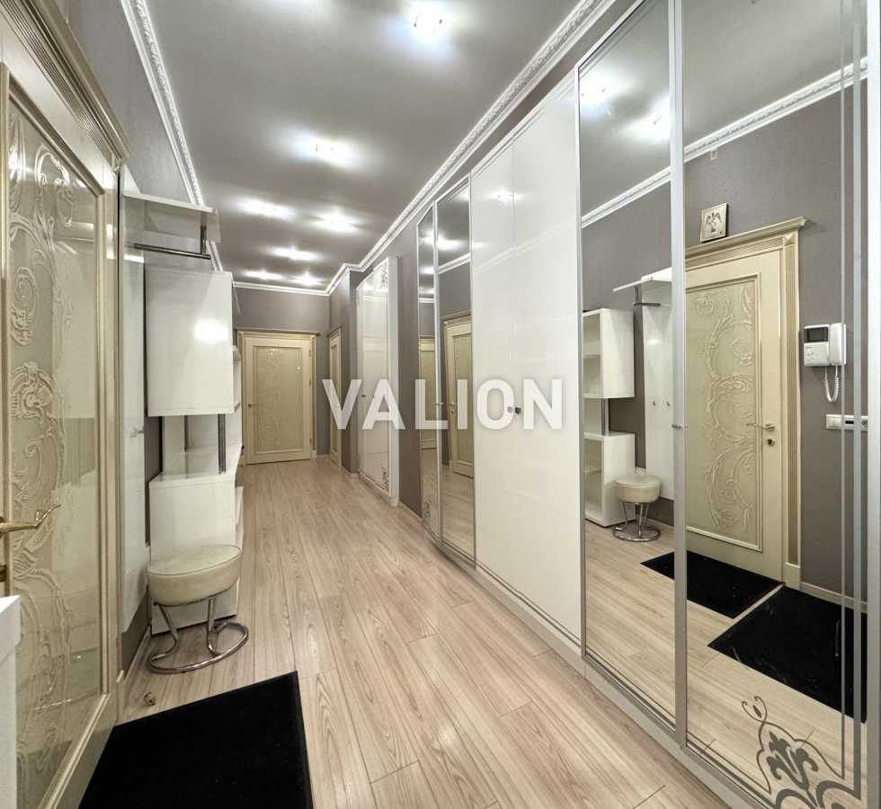 Продажа 3-комнатной квартиры 131 м², Соломенская ул., 15А