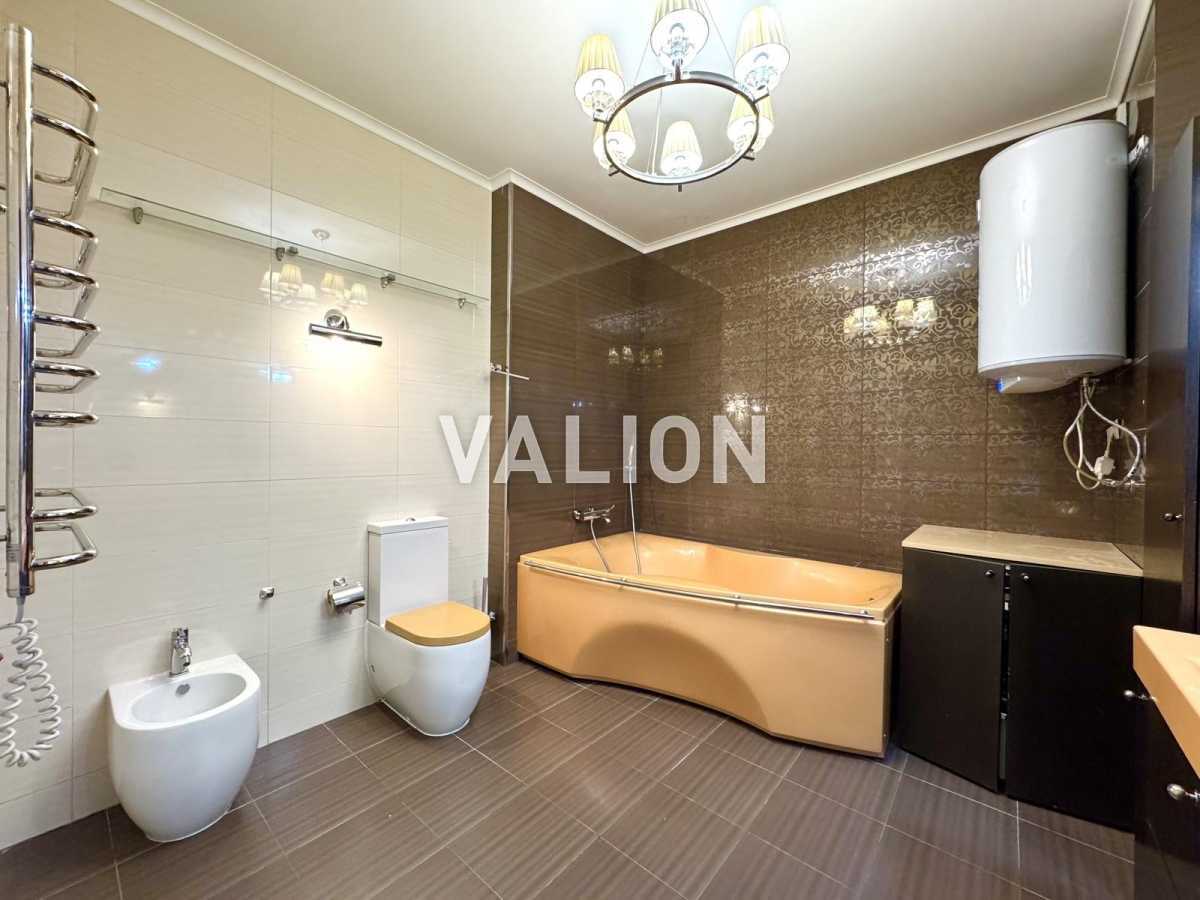 Продажа 3-комнатной квартиры 131 м², Соломенская ул., 15А
