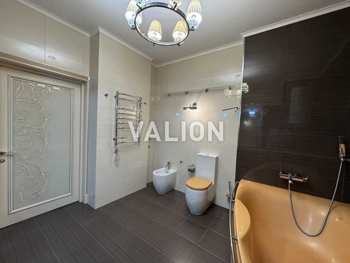 Продажа 3-комнатной квартиры 131 м², Соломенская ул., 15А