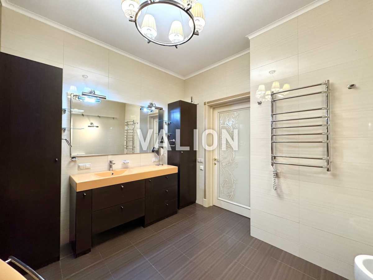 Продажа 3-комнатной квартиры 131 м², Соломенская ул., 15А