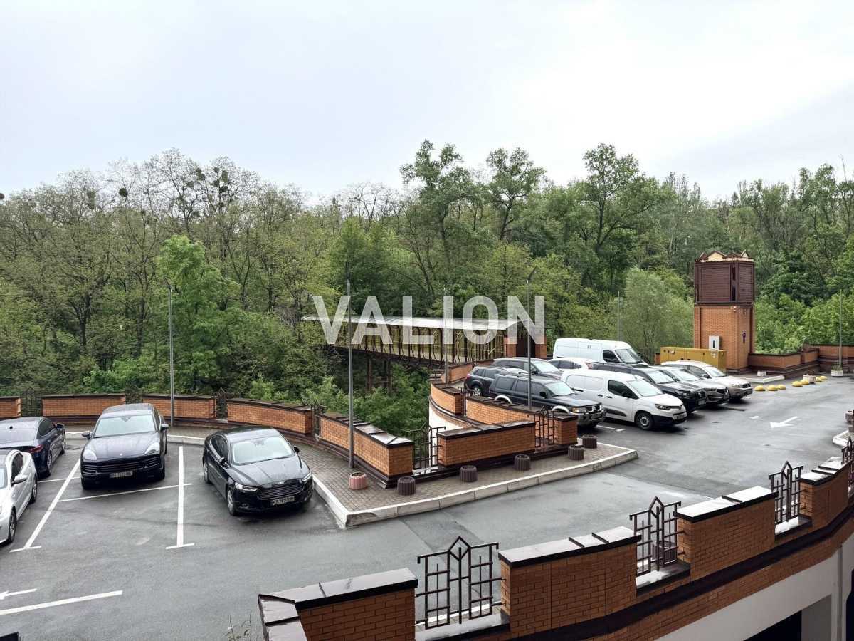 Продажа 3-комнатной квартиры 131 м², Соломенская ул., 15А