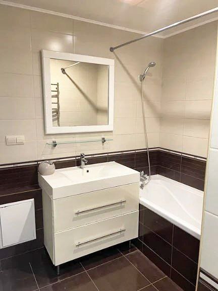 Продаж 3-кімнатної квартири 64 м², Гамалія вул.