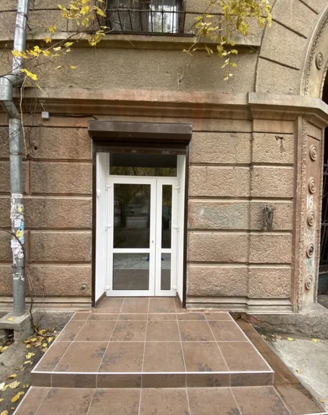 Оренда торговельного приміщення 53 м², Сегедская вул.
