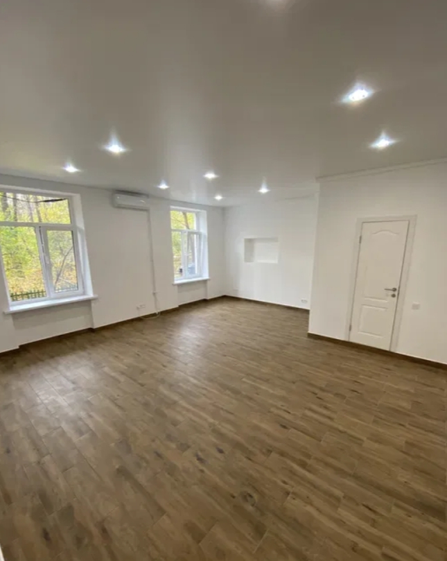 Оренда торговельного приміщення 53 м², Сегедская вул.