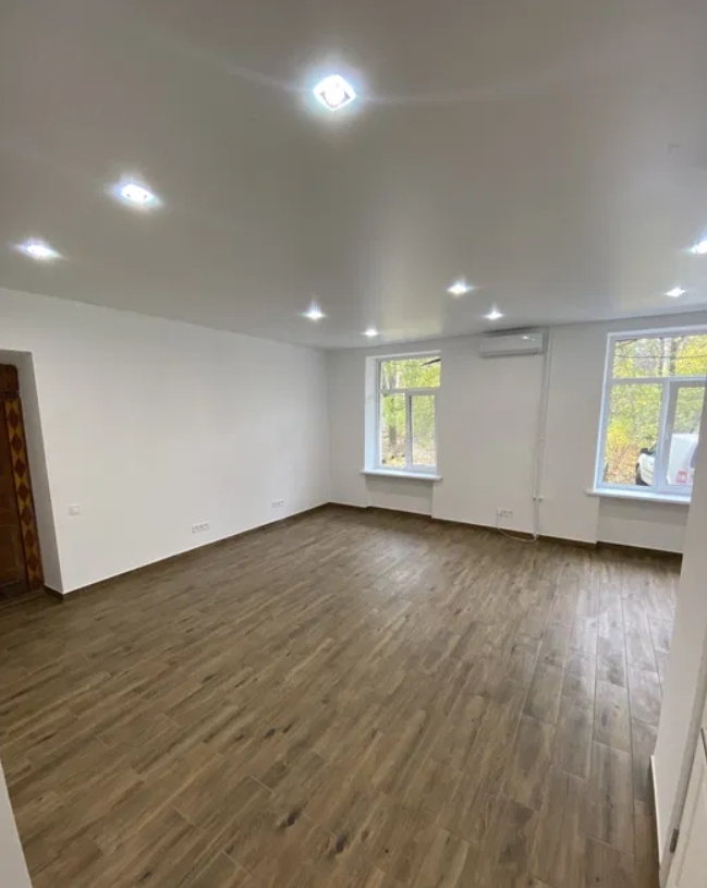 Оренда торговельного приміщення 53 м², Сегедская вул.