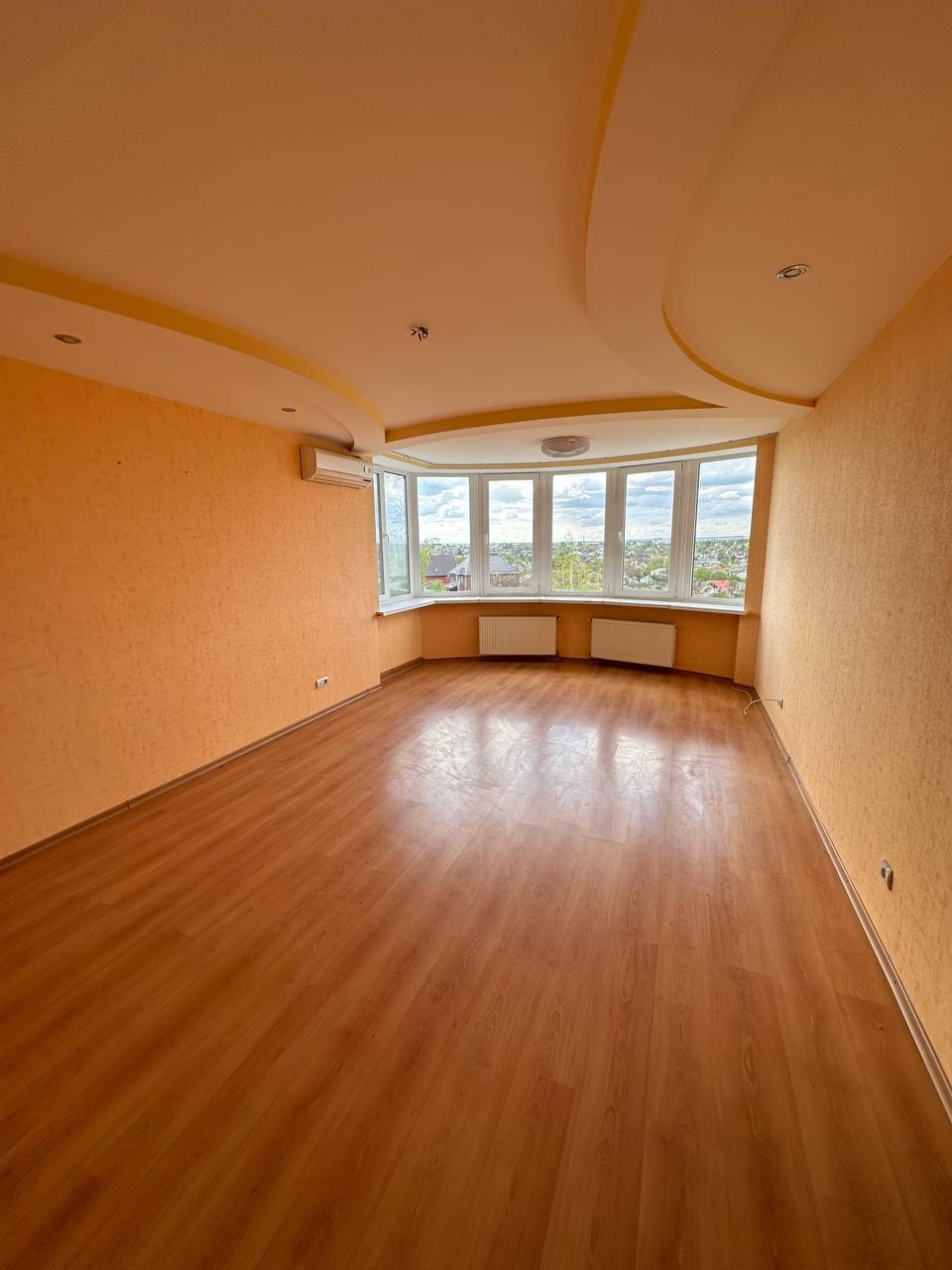 Продажа 2-комнатной квартиры 76.1 м², Героев Небесной Сотни ул.