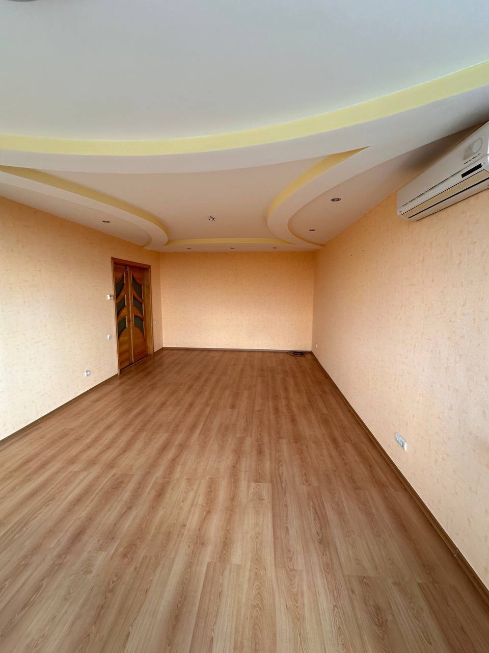 Продажа 2-комнатной квартиры 76.1 м², Героев Небесной Сотни ул.