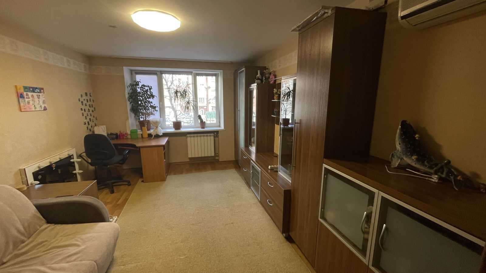 Продаж 3-кімнатної квартири 76 м², Золотоустівська вул., 48