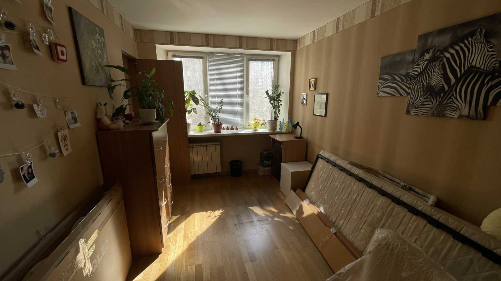Продаж 3-кімнатної квартири 76 м², Золотоустівська вул., 48
