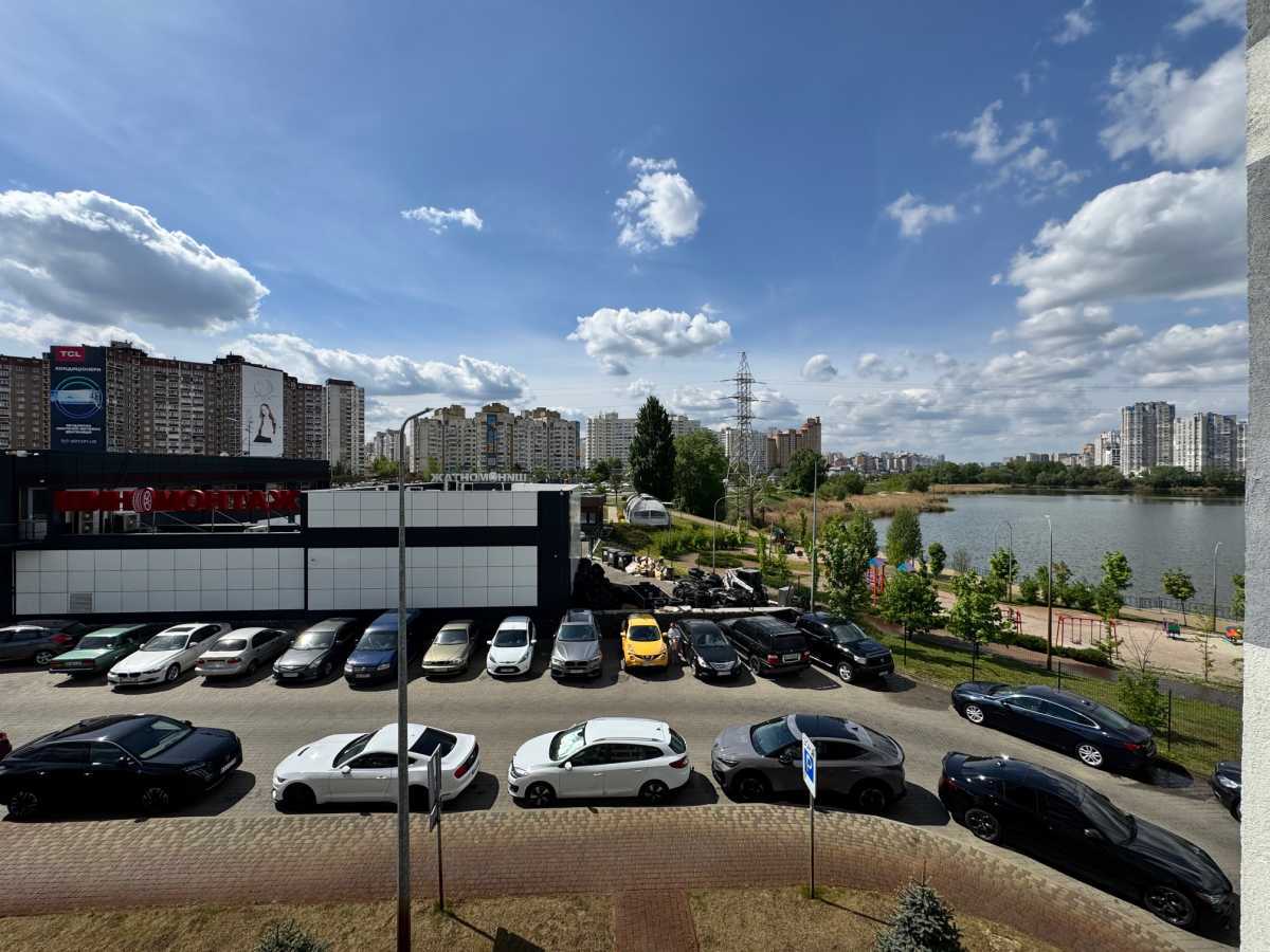 Продажа 2-комнатной квартиры 76 м², Ревуцкого ул., 40Г