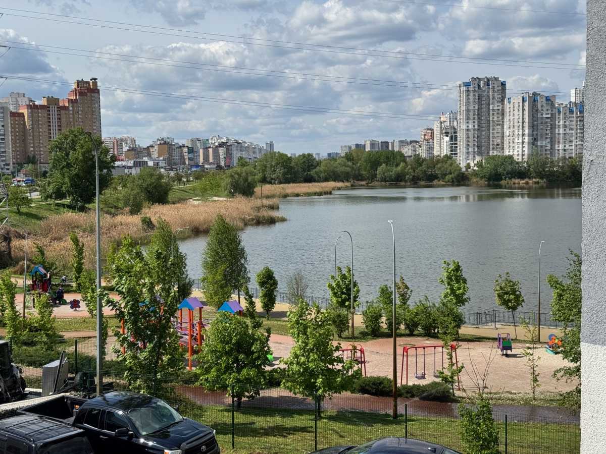 Продажа 2-комнатной квартиры 76 м², Ревуцкого ул., 40Г