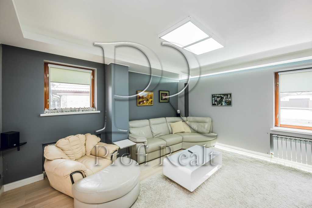 Продажа дома 290 м², Травнева вулиця