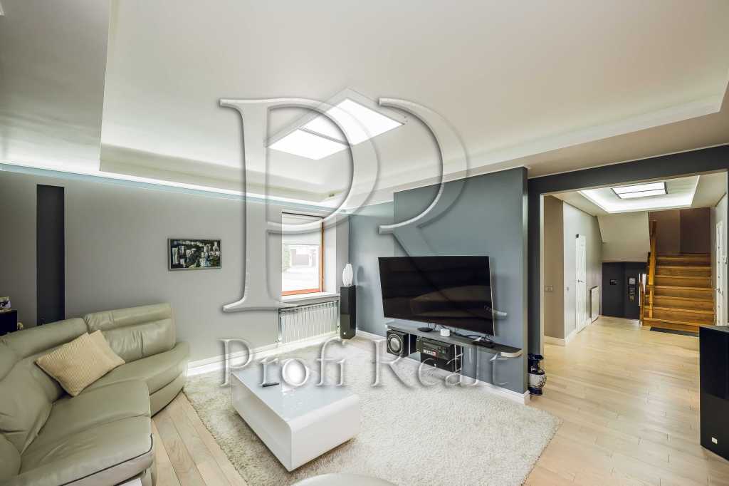 Продажа дома 290 м², Травнева вулиця