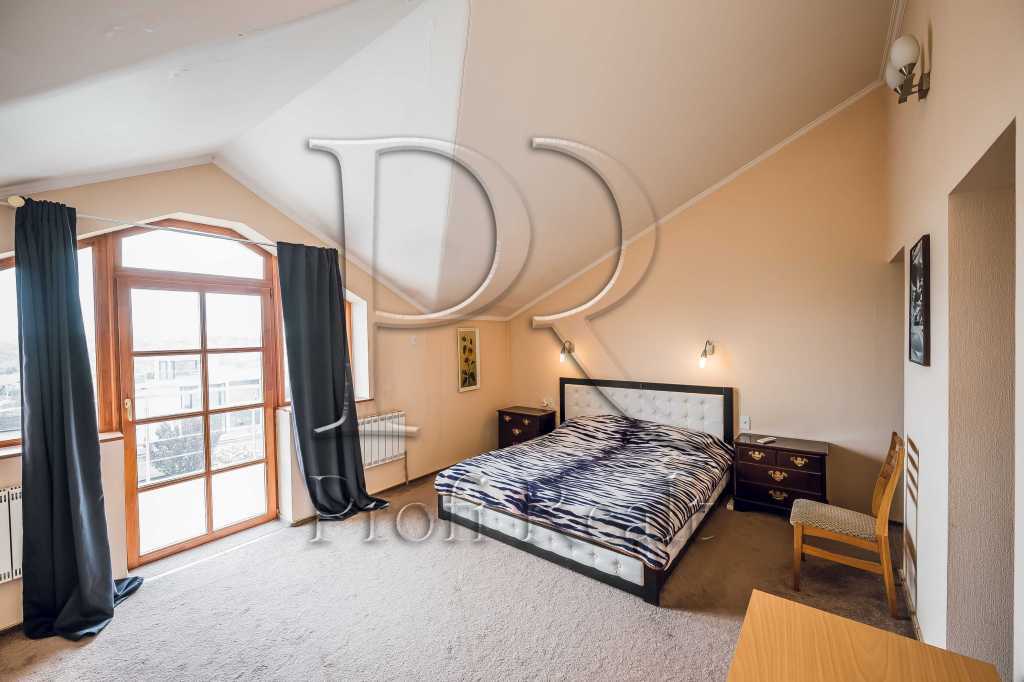 Продажа дома 290 м², Травнева вулиця