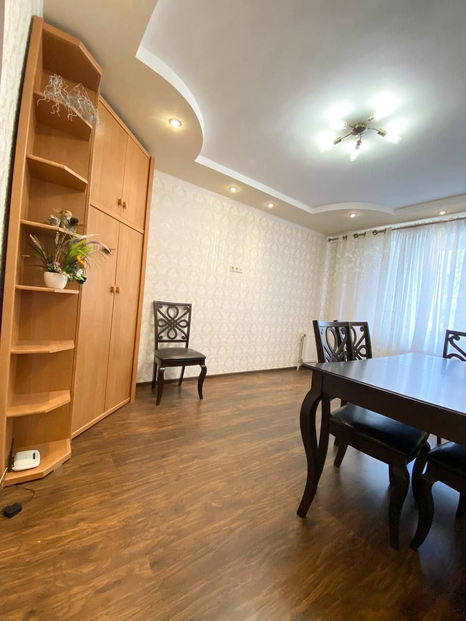 Продаж 2-кімнатної квартири 54 м², Данила Галицького вул.