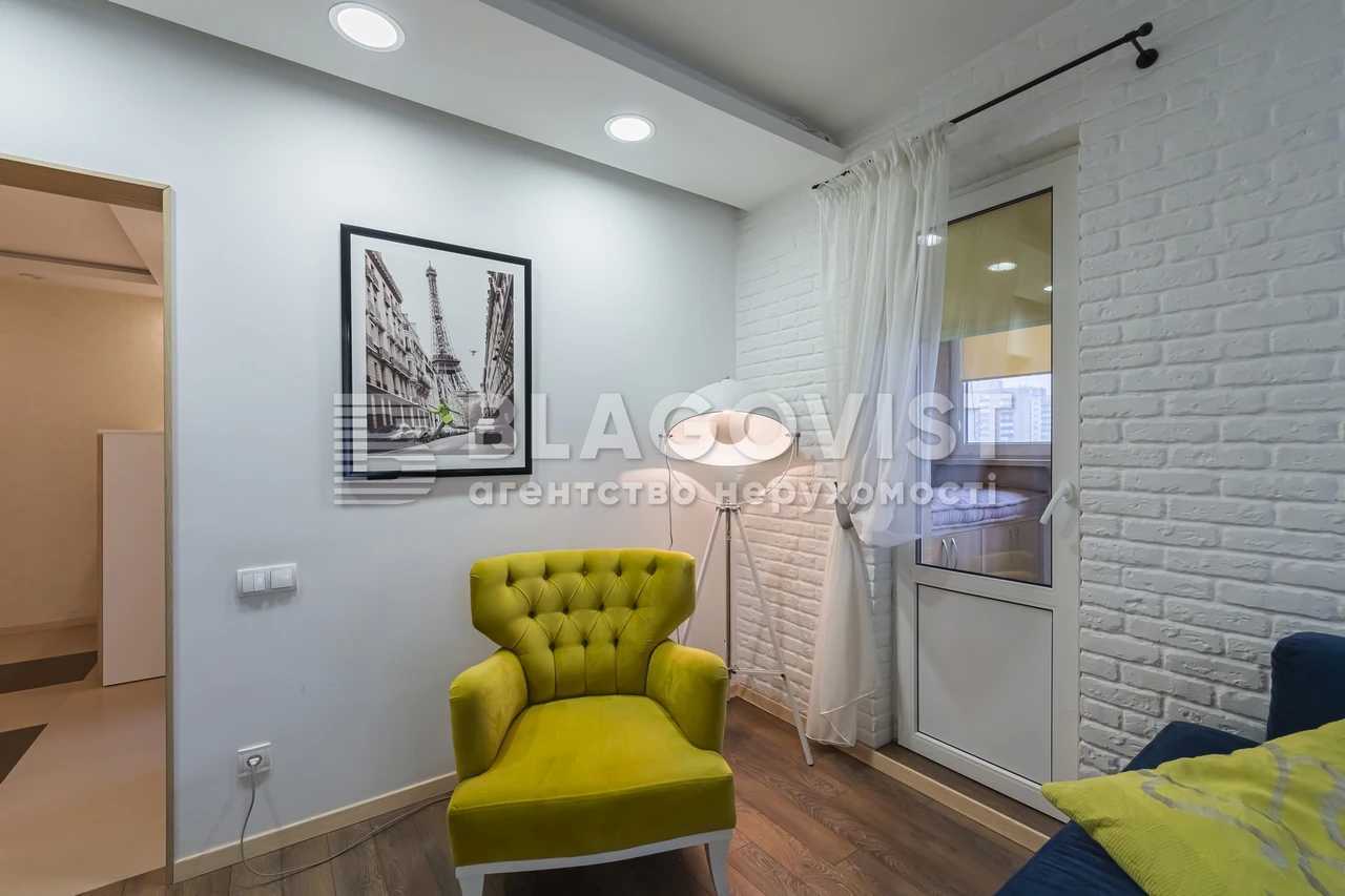 Продаж 3-кімнатної квартири 91.3 м², Урлівська вул., 24