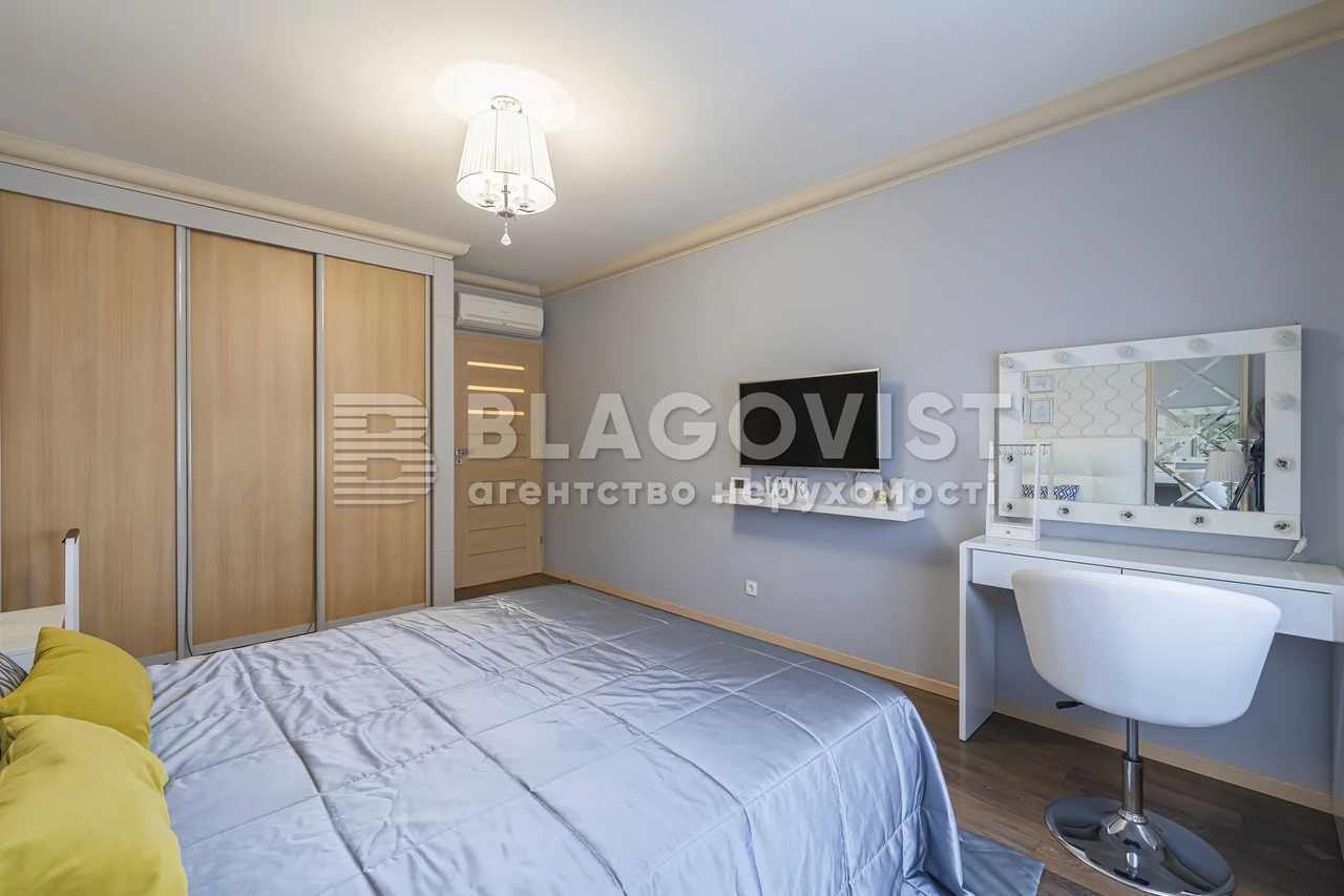Продаж 3-кімнатної квартири 91.3 м², Урлівська вул., 24