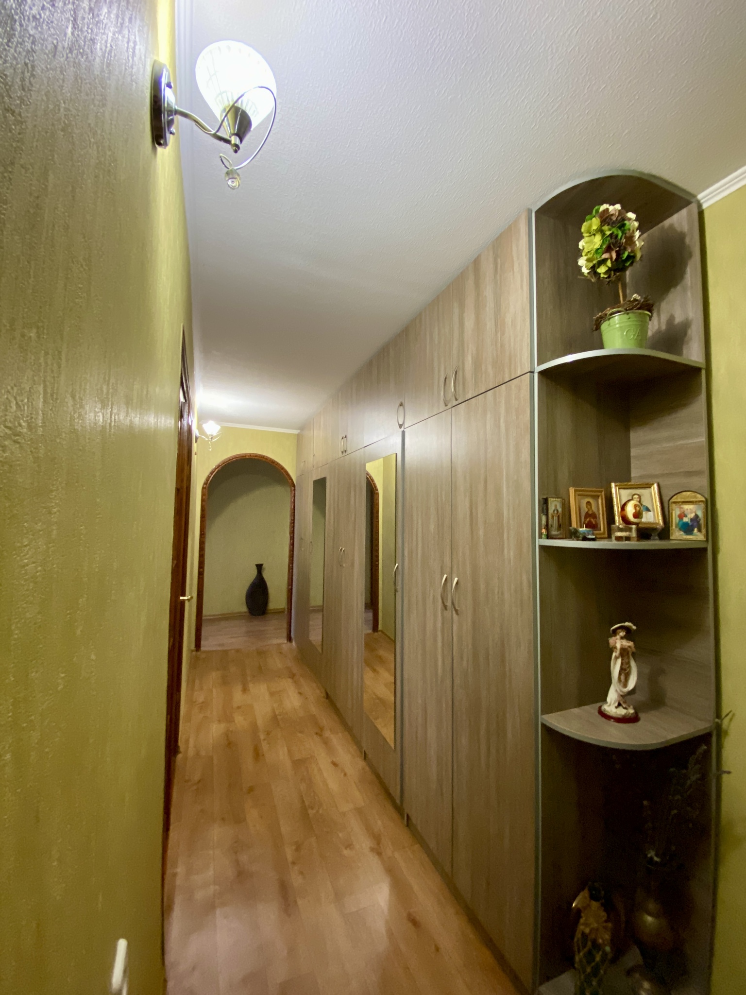 Продажа 3-комнатной квартиры 66 м², Богоявленский просп., 325/1