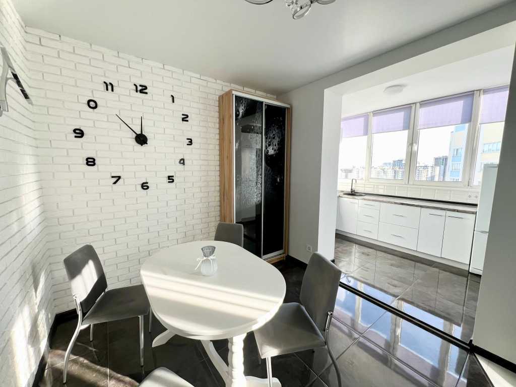 Продажа 2-комнатной квартиры 65 м², Боголюбова ул., 33