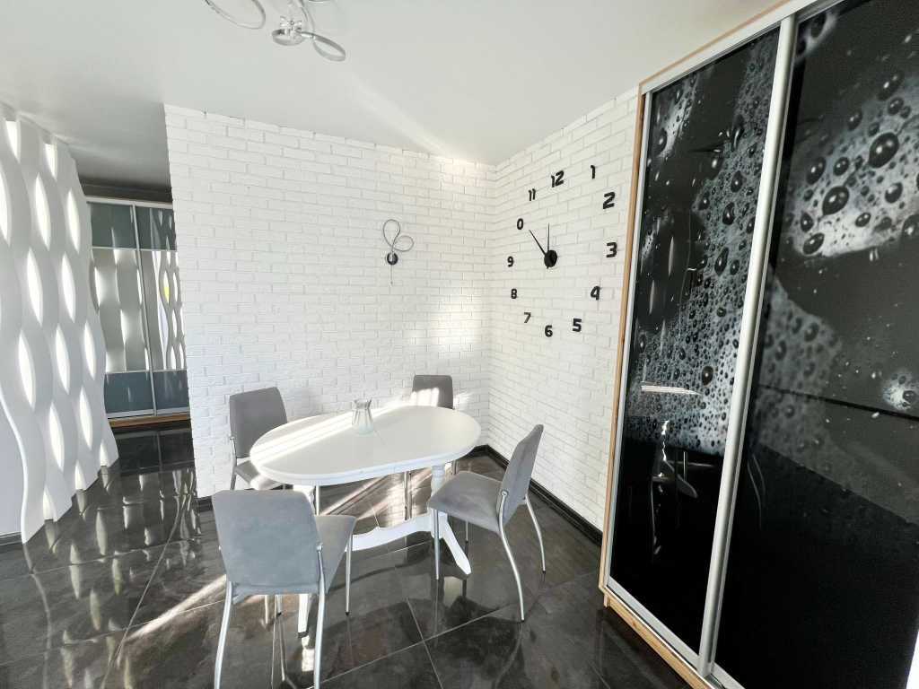 Продажа 2-комнатной квартиры 65 м², Боголюбова ул., 33