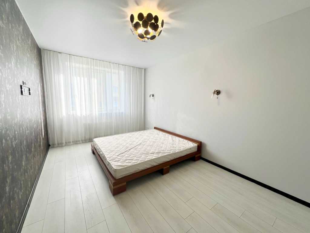 Продажа 2-комнатной квартиры 65 м², Боголюбова ул., 33