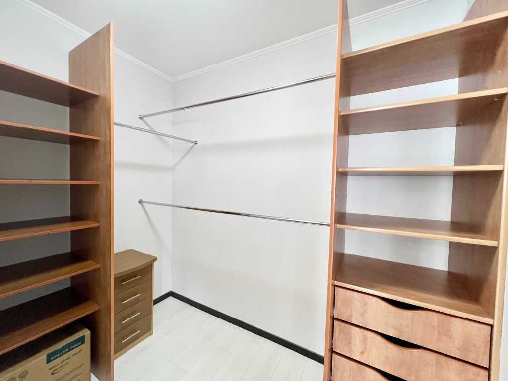 Продажа 2-комнатной квартиры 65 м², Боголюбова ул., 33