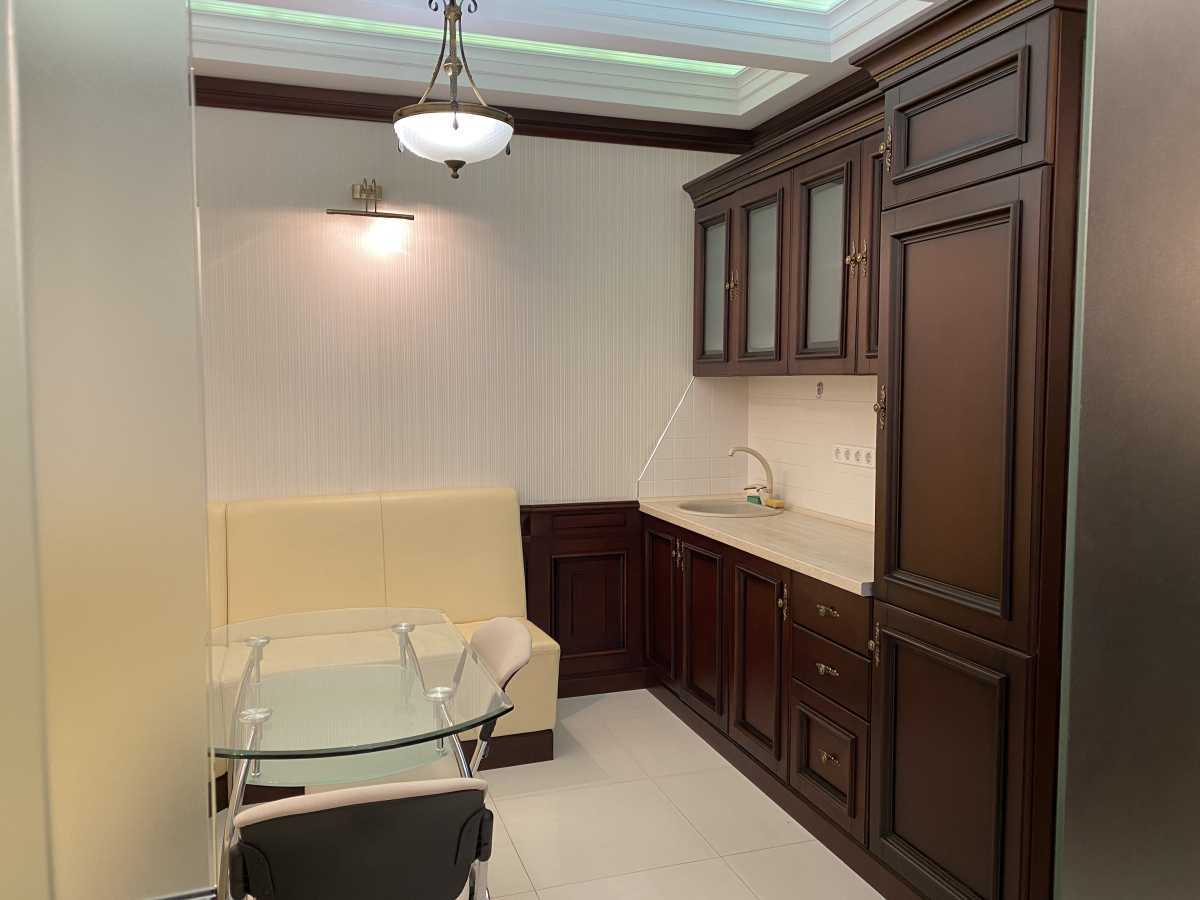 Оренда офісу 218.5 м², Інститутська вул., 18А