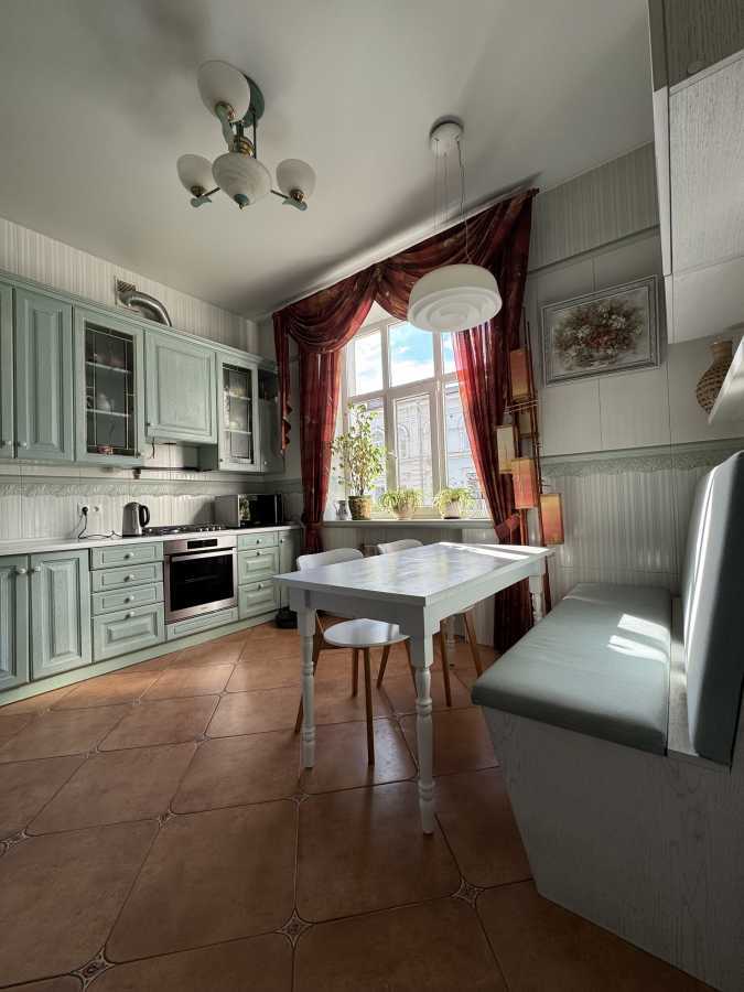 Продаж 3-кімнатної квартири 79 м², Братська вул., 10