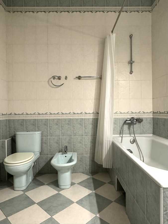 Продаж 3-кімнатної квартири 79 м², Братська вул., 10