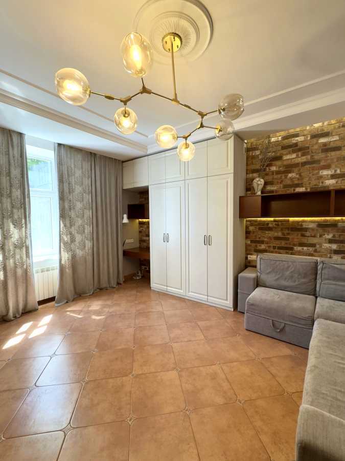 Продаж 3-кімнатної квартири 79 м², Братська вул., 10