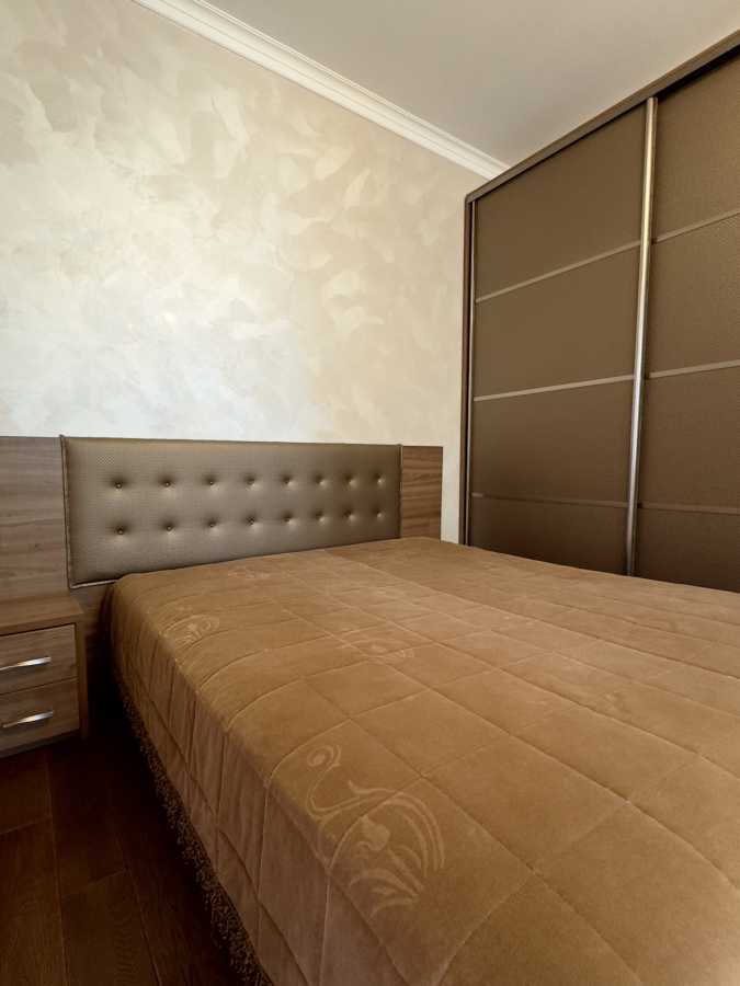 Продаж 3-кімнатної квартири 79 м², Братська вул., 10