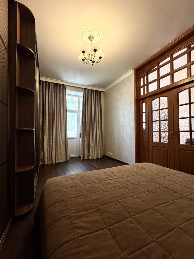 Продаж 3-кімнатної квартири 79 м², Братська вул., 10