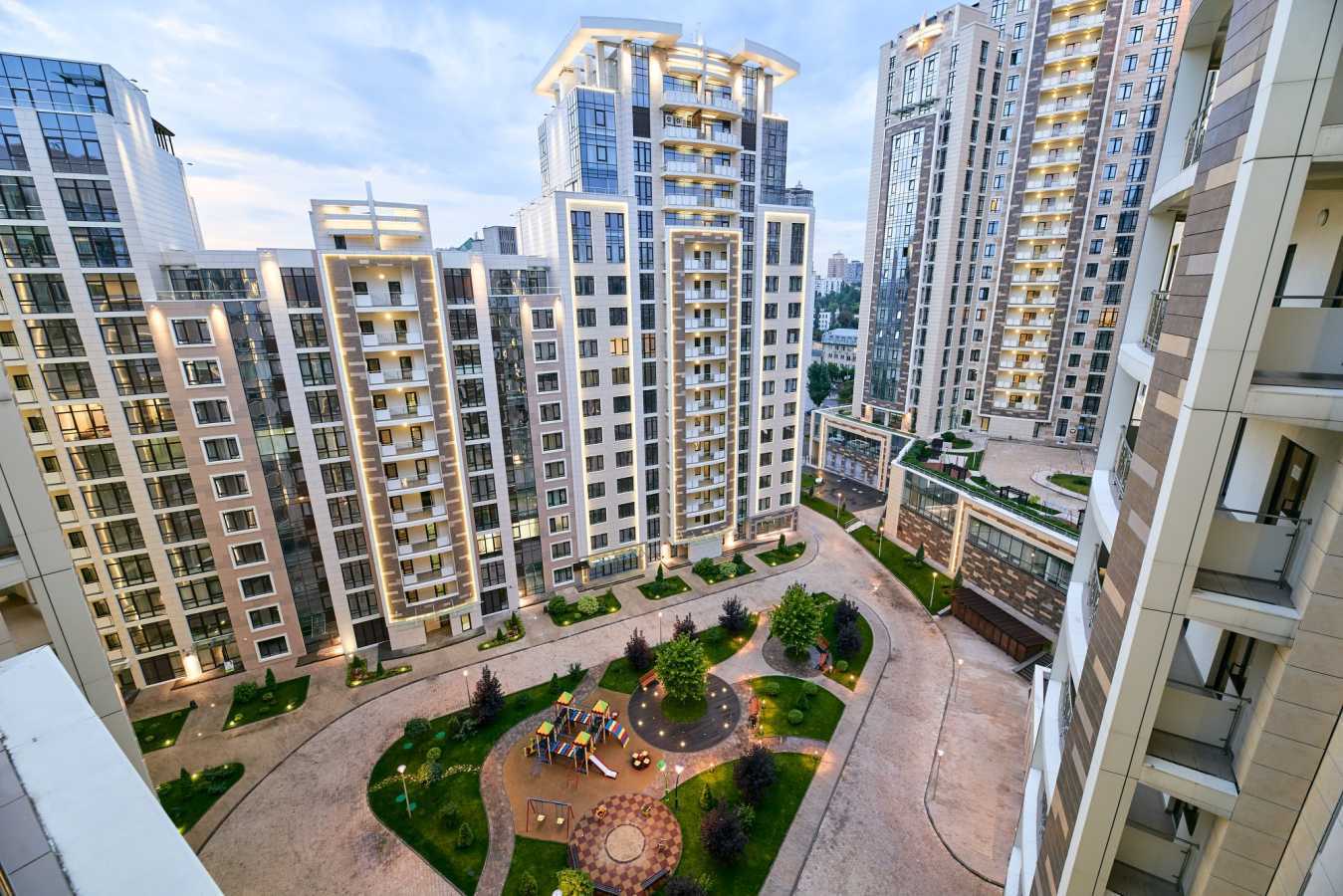 Продажа 3-комнатной квартиры 114 м², Саперное Поле ул., 3