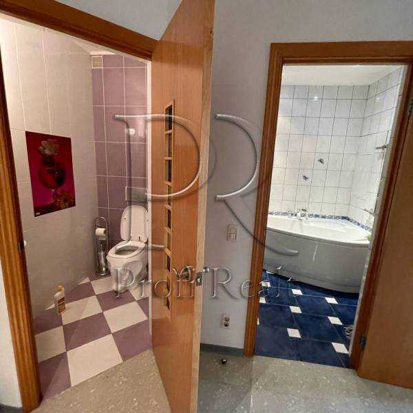 Продажа 2-комнатной квартиры 77 м², Княжий Затон ул., 11