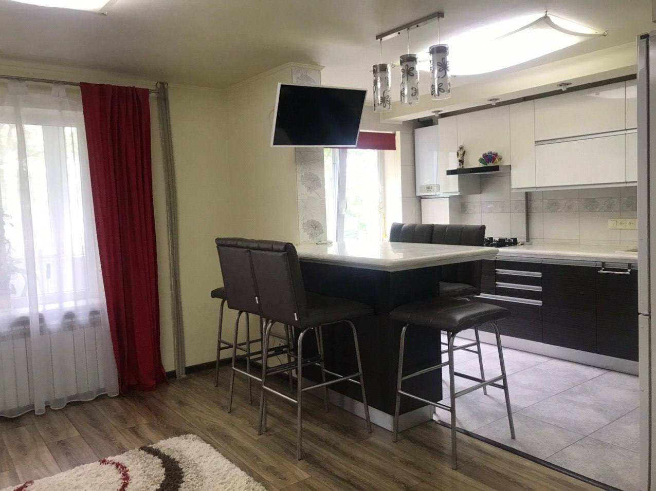 Аренда 3-комнатной квартиры 70 м², Экипажный пер.